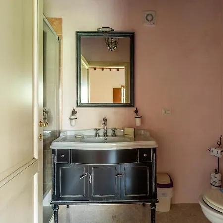 Francia Villa Palaia